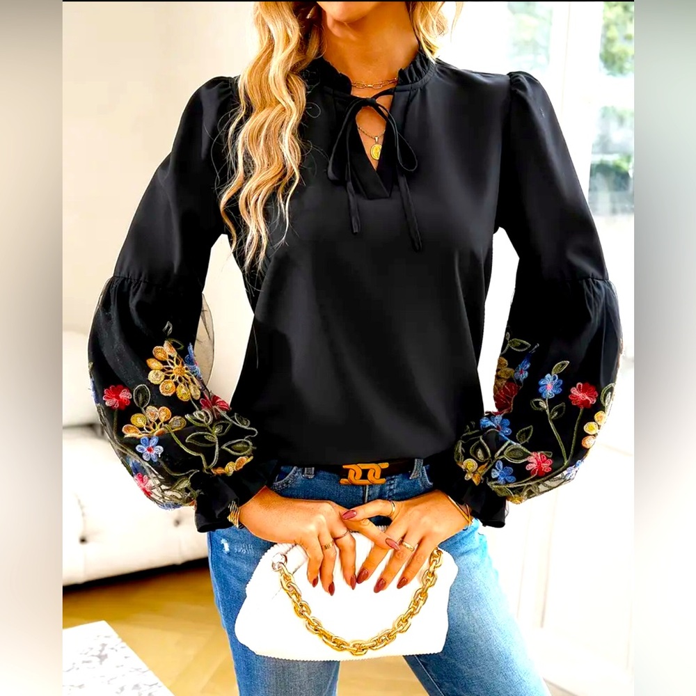 Black floral embroidery puffed sleeve top